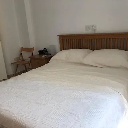 Immaculate 2 Bedroom 아파트