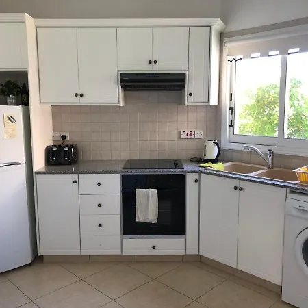 Apartment Immaculate 2 Bedroom *