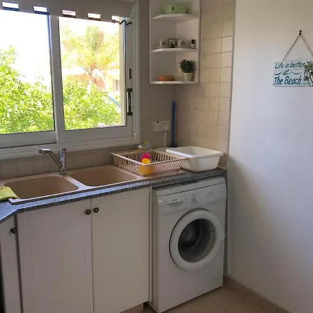 Apartment Immaculate 2 Bedroom *